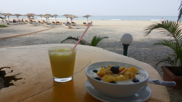 Breakfast by the beach