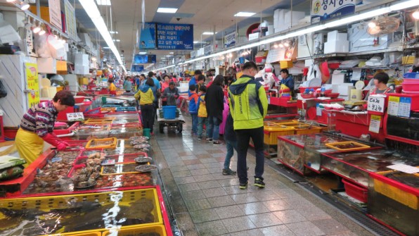 Live fish market